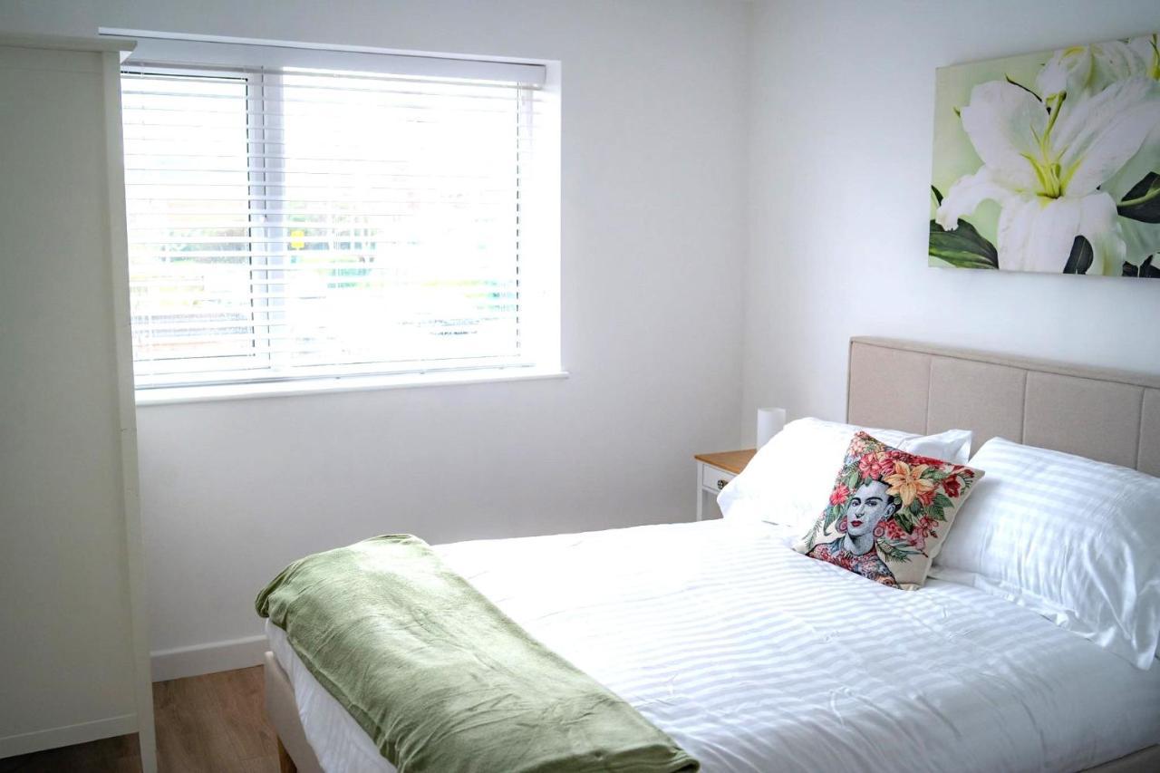 The Red House Modern Stylish Home From Home Walking Distance To Cardiff Bay And City Centre With Parking Dış mekan fotoğraf