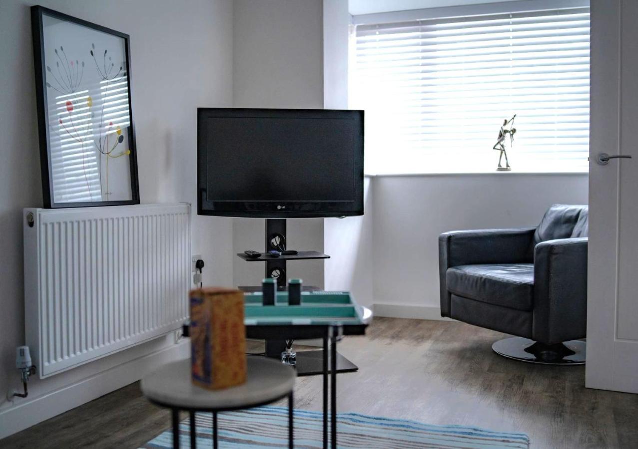 The Red House Modern Stylish Home From Home Walking Distance To Cardiff Bay And City Centre With Parking Dış mekan fotoğraf