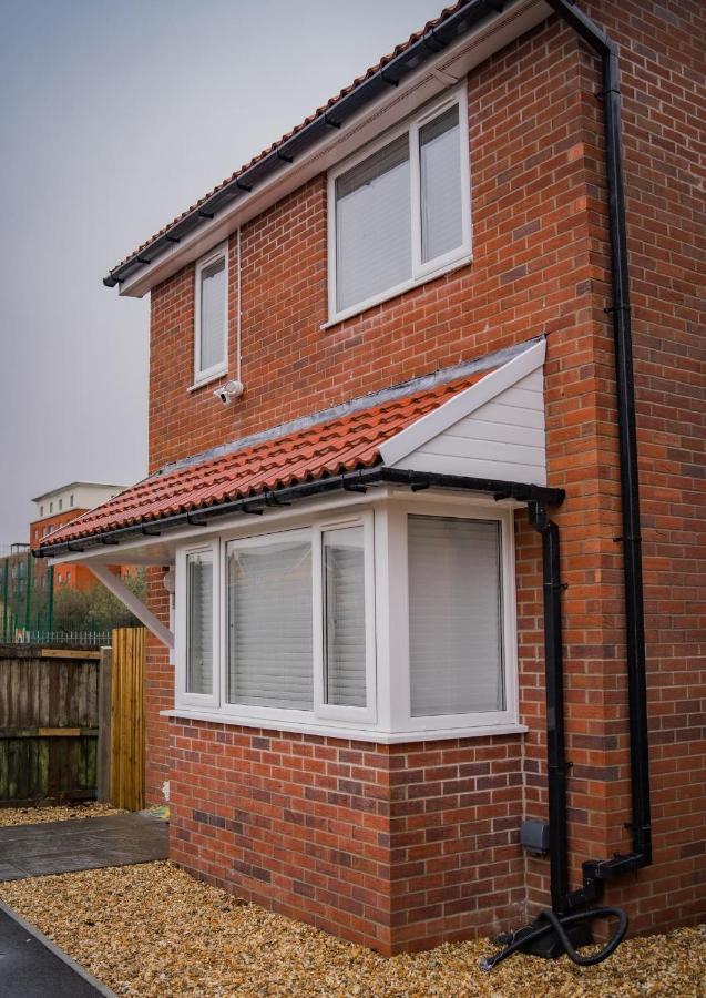 The Red House Modern Stylish Home From Home Walking Distance To Cardiff Bay And City Centre With Parking Dış mekan fotoğraf